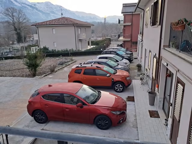 Panorama sulle montagne intorno a Pratola Peligna, in provincia di L'Aquila